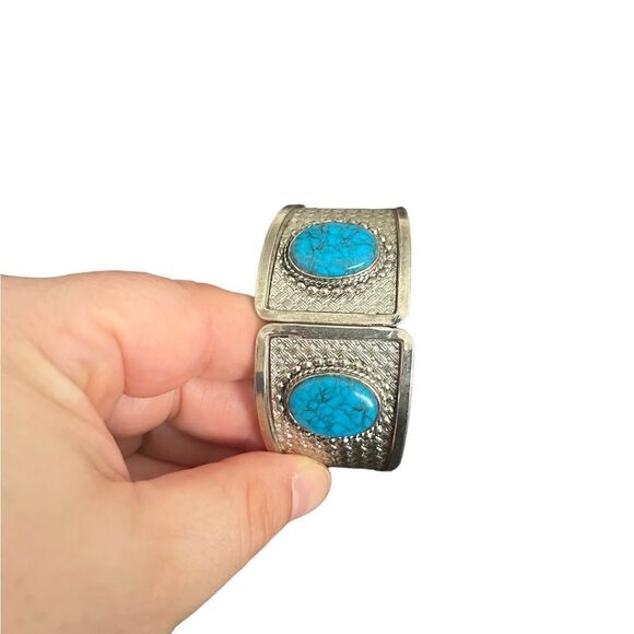 Vintage Faux Turquoise Bracelet - Picture 2 of 4